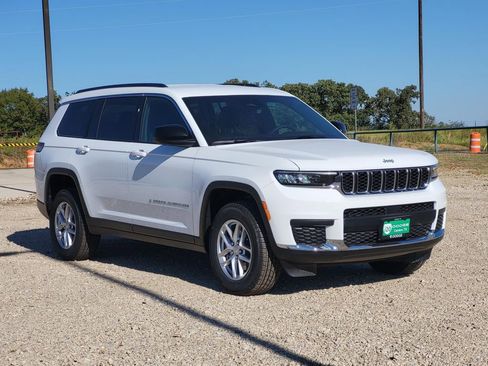 New 2025 Jeep Grand Cherokee L Laredo image 2