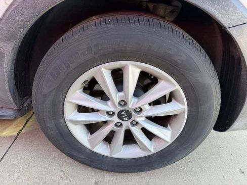 Used 2020 Kia Sorento LX w/ LX I4 Convenience Package image 3