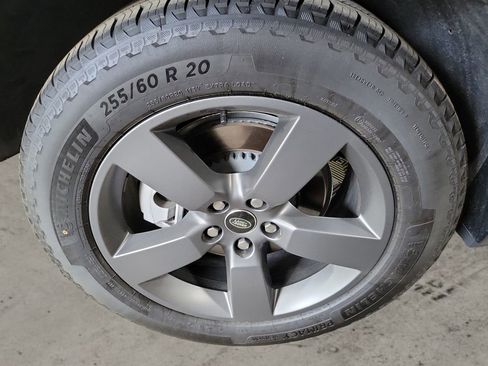 Used 2025 Land Rover Defender 90 X-Dynamic SE AWD/4WD image 12