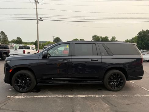 Used 2023 Cadillac Escalade ESV Sport Platinum w/ LPO, ONYX Package AWD/4WD image 3