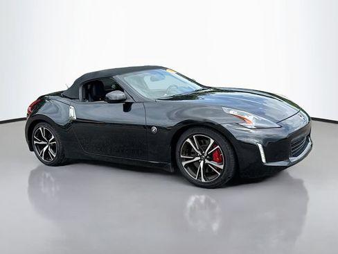 Used 2018 Nissan 370Z Touring Sport RWD image 3
