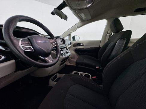 Used 2020 Chrysler Voyager LX FWD image 20