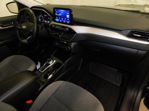 Used 2022 Ford Escape SE w/ SE Sport Appearance Package image 19