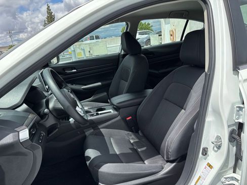 Used 2025 Nissan Altima 2.5 SV FWD image 27