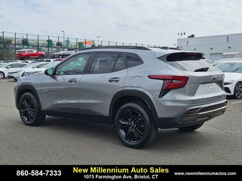 Used 2025 Chevrolet Trax ACTIV w/ Driver Confidence Package image 3