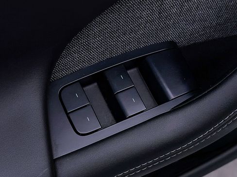 Used 2021 Tesla Model S Plaid image 17