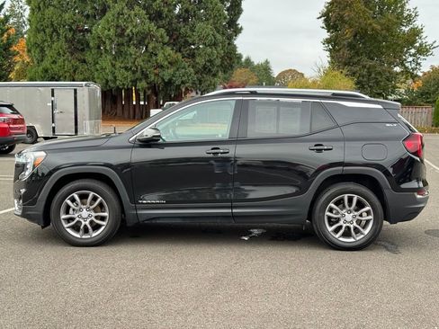 Used 2023 GMC Terrain SLT image 3