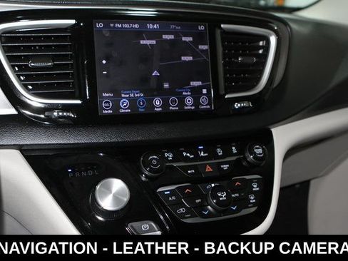 Used 2020 Chrysler Pacifica Touring-L Plus w/ Tire & Wheel Group FWD image 18