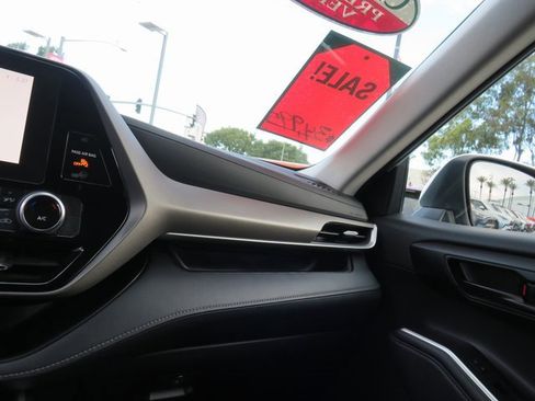 Certified 2023 Toyota Highlander L image 32