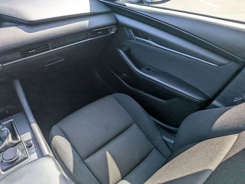 Used 2020 MAZDA MAZDA3 Sedan image 16