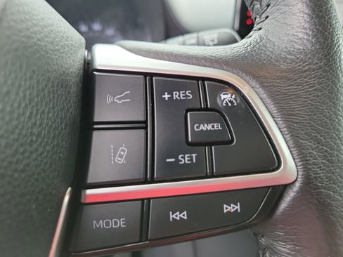 Used 2024 Toyota Sienna XLE FWD image 23