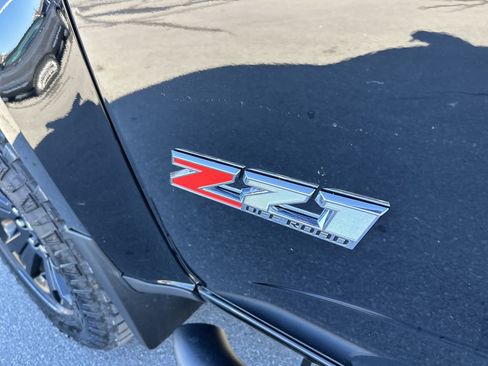 Used 2022 Chevrolet Colorado Z71 w/ Z71 Midnight Edition image 13