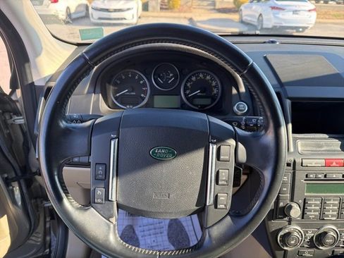 Used 2011 Land Rover LR2 HSE image 15
