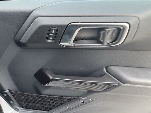 Used 2025 Ford Bronco Badlands image 36