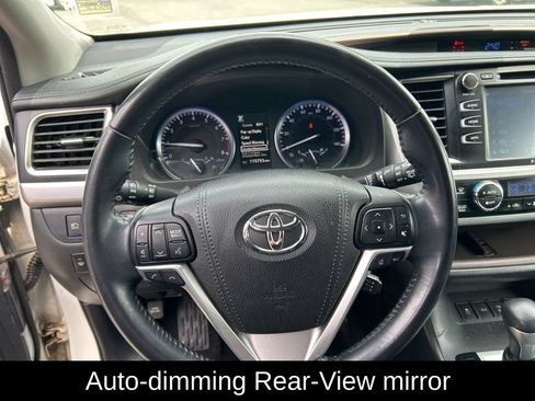 Used 2018 Toyota Highlander XLE AWD/4WD image 18