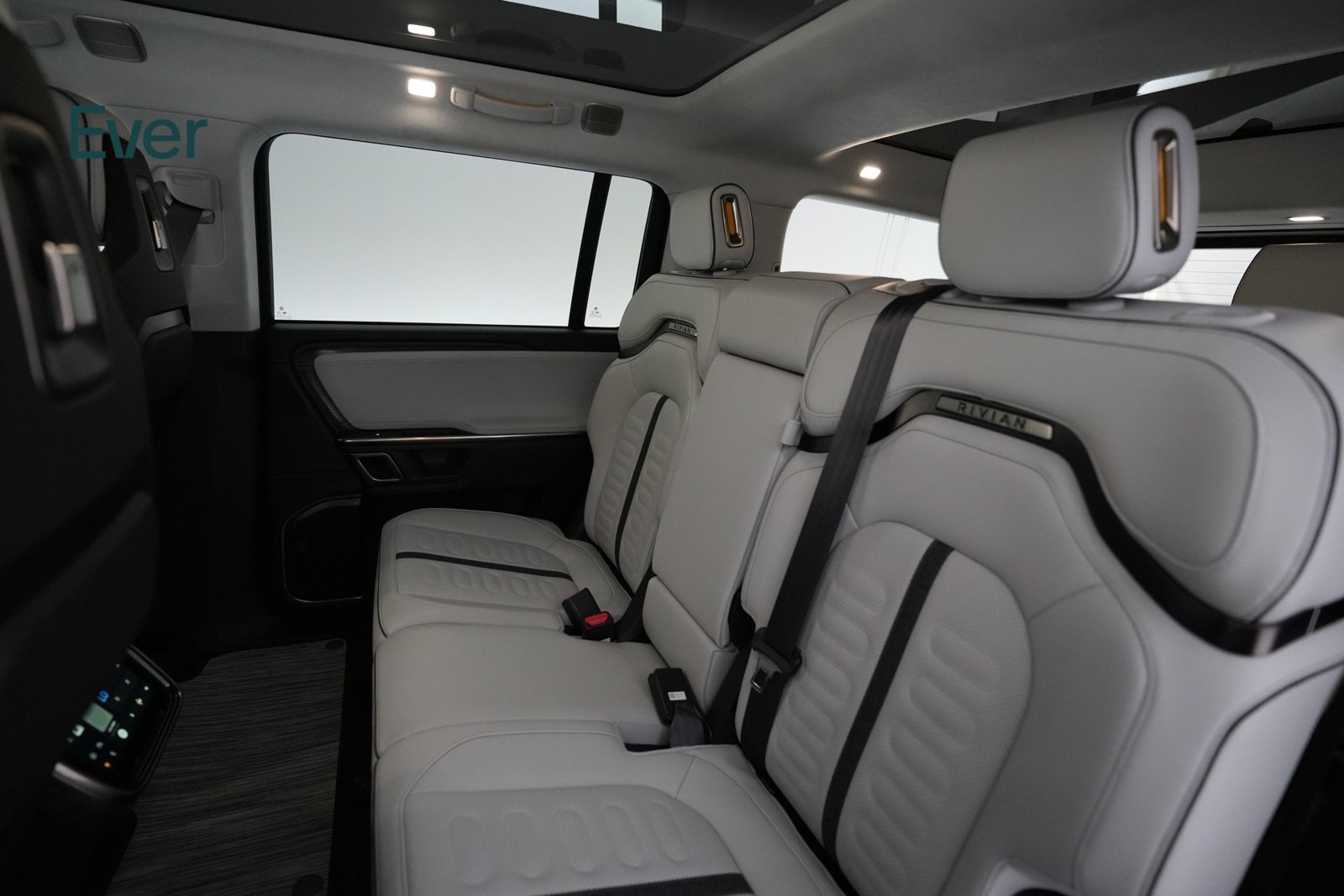 Used 2024 Rivian R1S Adventure Dual AWD/4WD image 22