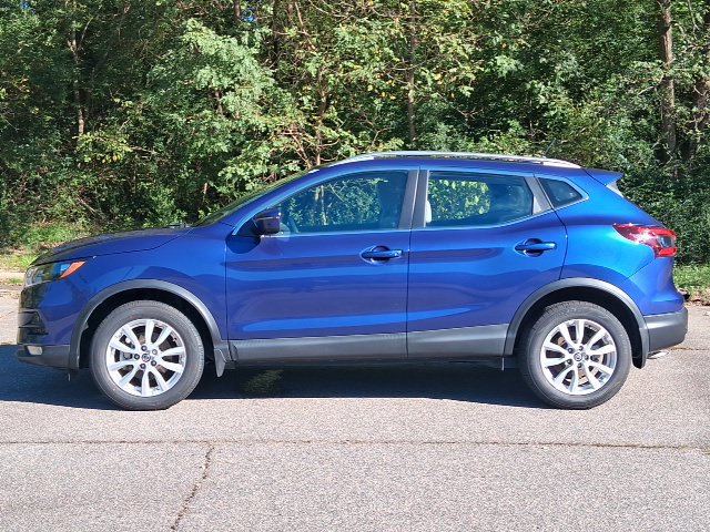 Used 2022 Nissan Rogue Sport SV FWD image 2