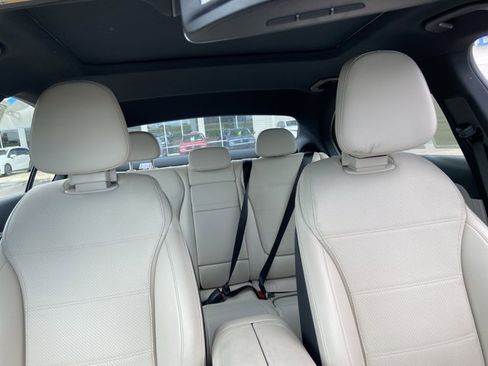 Used 2025 Mercedes-Benz C 300 Sedan image 18