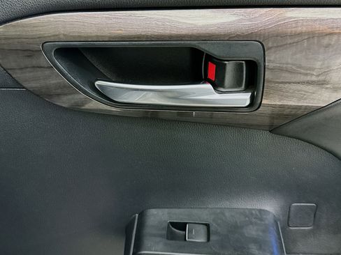 Used 2020 Toyota Highlander Platinum image 30