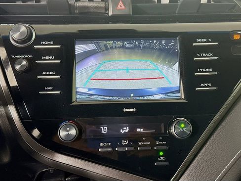 Used 2020 Toyota Camry SE image 14