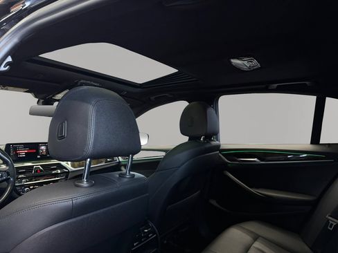 Used 2018 BMW 530i RWD image 26