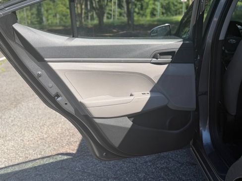 Used 2018 Hyundai Elantra SE w/ Cargo Package FWD image 12