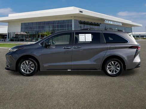 Used 2021 Toyota Sienna XLE w/ XLE Plus Package image 6