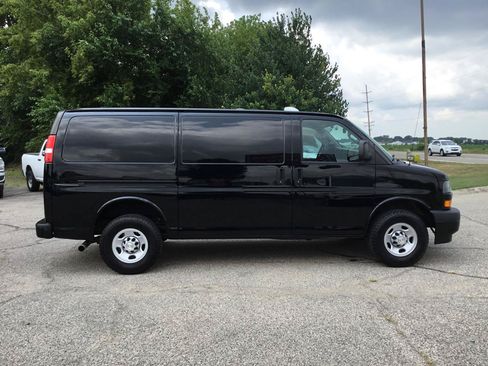 Used 2021 Chevrolet Express 2500 w/ Driver Convenience Package RWD image 5