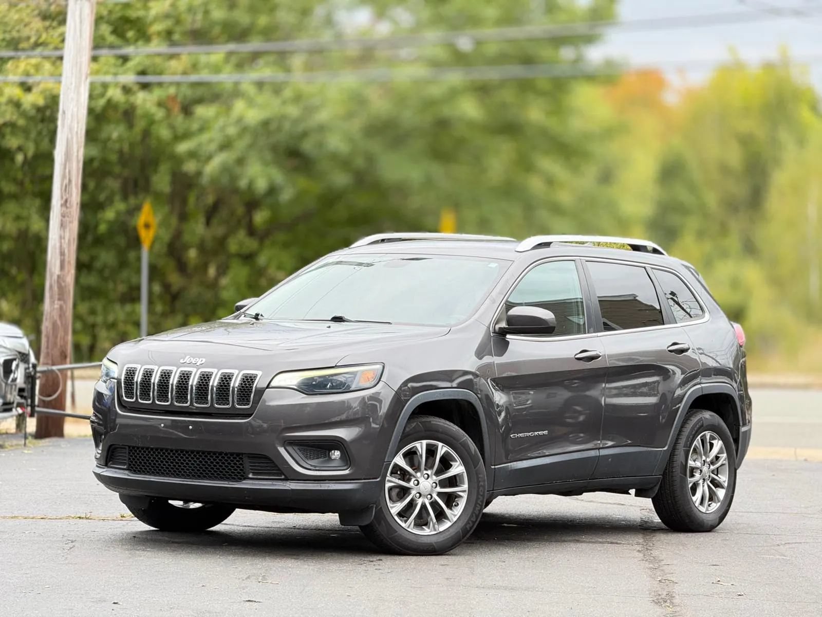 Used 2019 Jeep Cherokee Latitude Plus AWD/4WD image 26