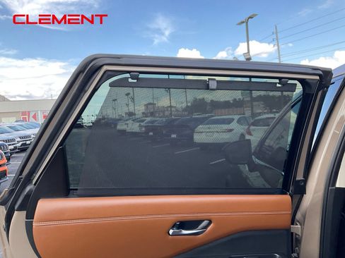 Used 2023 Nissan Pathfinder Platinum AWD/4WD image 29