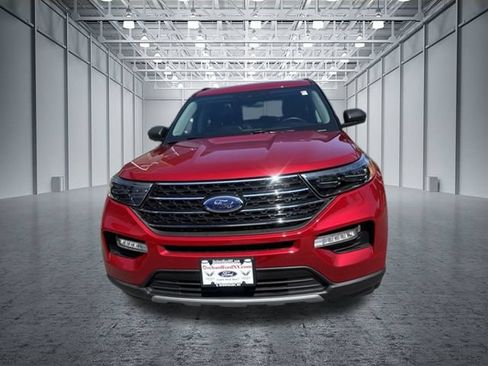 Used 2023 Ford Explorer XLT w/ Equipment Group 202A AWD/4WD image 4