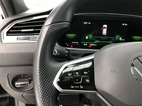 Used 2022 Volkswagen Tiguan SE R-Line image 19