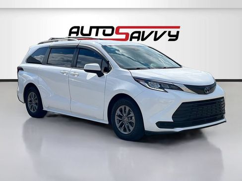 Used 2023 Toyota Sienna LE FWD image 1