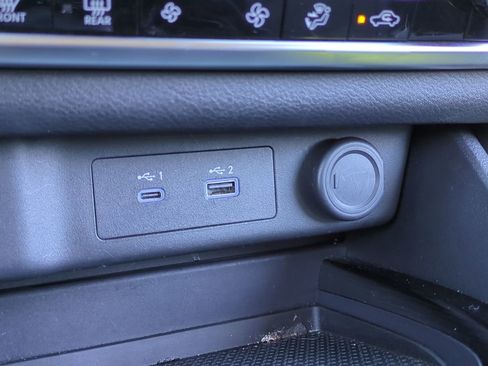 Used 2023 Nissan Rogue SV image 21