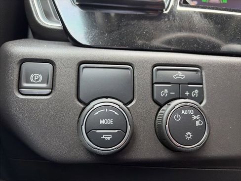 Used 2025 Chevrolet Silverado 1500 LT w/ Texas Edition Plus RWD image 17