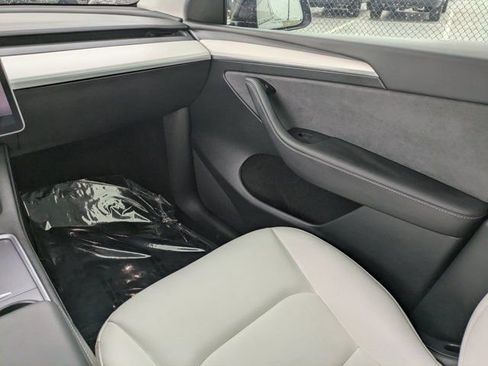 Used 2024 Tesla Model Y Performance image 14