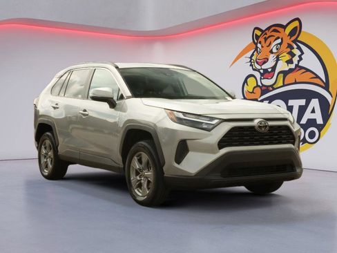 Used 2025 Toyota RAV4 XLE AWD/4WD image 3