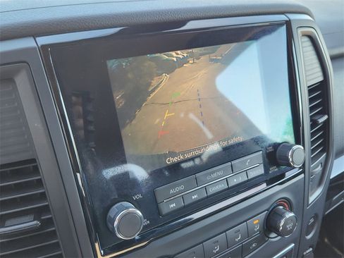 Used 2023 Nissan Titan SV image 11