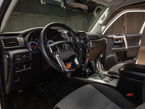 Used 2021 Toyota 4Runner SR5 AWD/4WD image 12