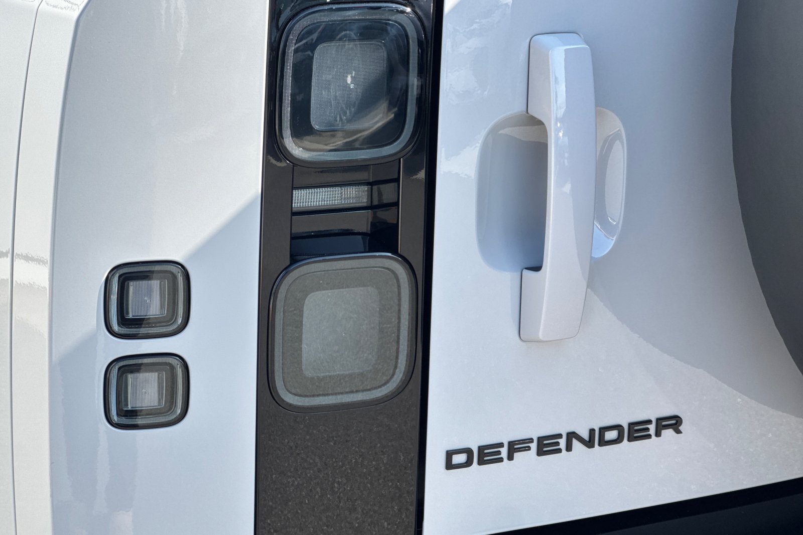 New 2026 Land Rover Defender 130 X-Dynamic SE AWD/4WD image 35