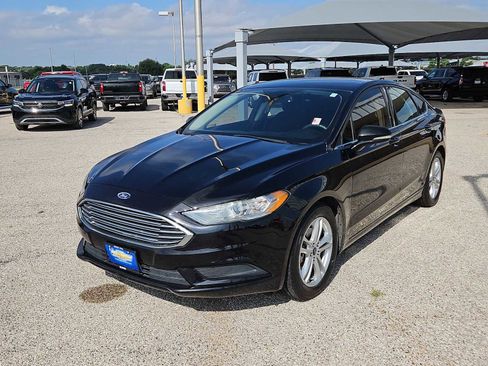 Used 2018 Ford Fusion SE FWD image 4