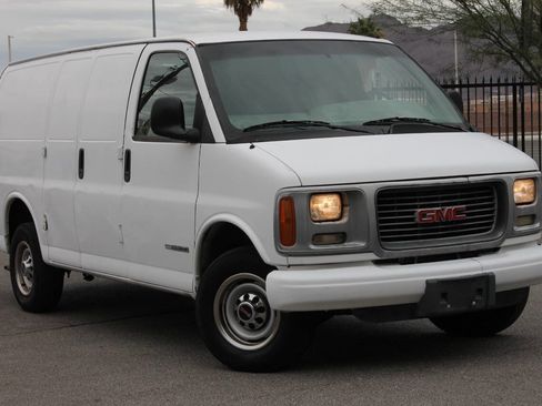 Used 1998 GMC Savana 2500 image 1
