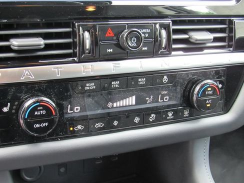 New 2026 Nissan Pathfinder SL FWD image 24