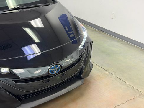 Used 2020 Toyota Prius Prime XLE FWD image 4