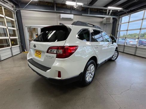Used 2017 Subaru Outback 2.5i Premium w/ Popular Package #1 AWD/4WD image 5