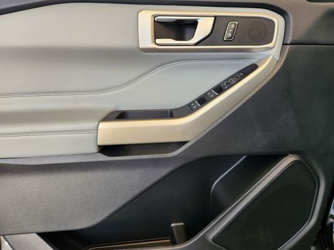 Used 2022 Ford Explorer XLT w/ Equipment Group 202A image 23