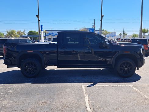 Used 2024 GMC Sierra 2500 AT4 w/ AT4 Premium Plus Package image 9