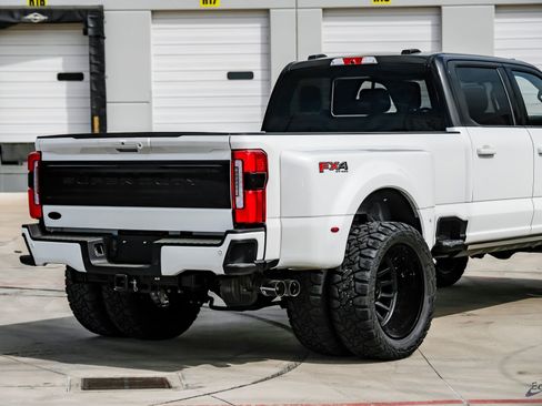 Used 2026 Ford F450 Platinum w/ FX4 Off-Road Package image 17