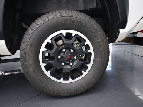 Used 2024 Toyota Tacoma TRD Off-Road AWD/4WD image 15