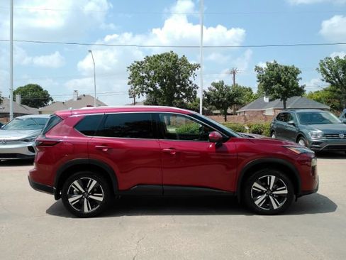Used 2024 Nissan Rogue SL w/ SL Premium Package FWD image 4